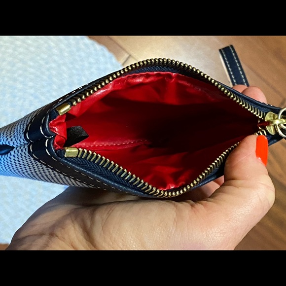 NWOT Dooney & Bourke  wristlet - Picture 9 of 11